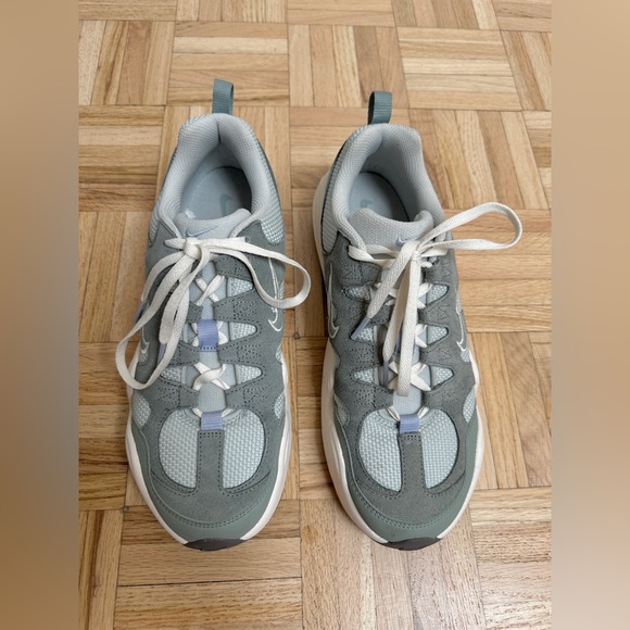 NIKE Wmns Tech Hera 'Mica Green - Picture 4 of 5